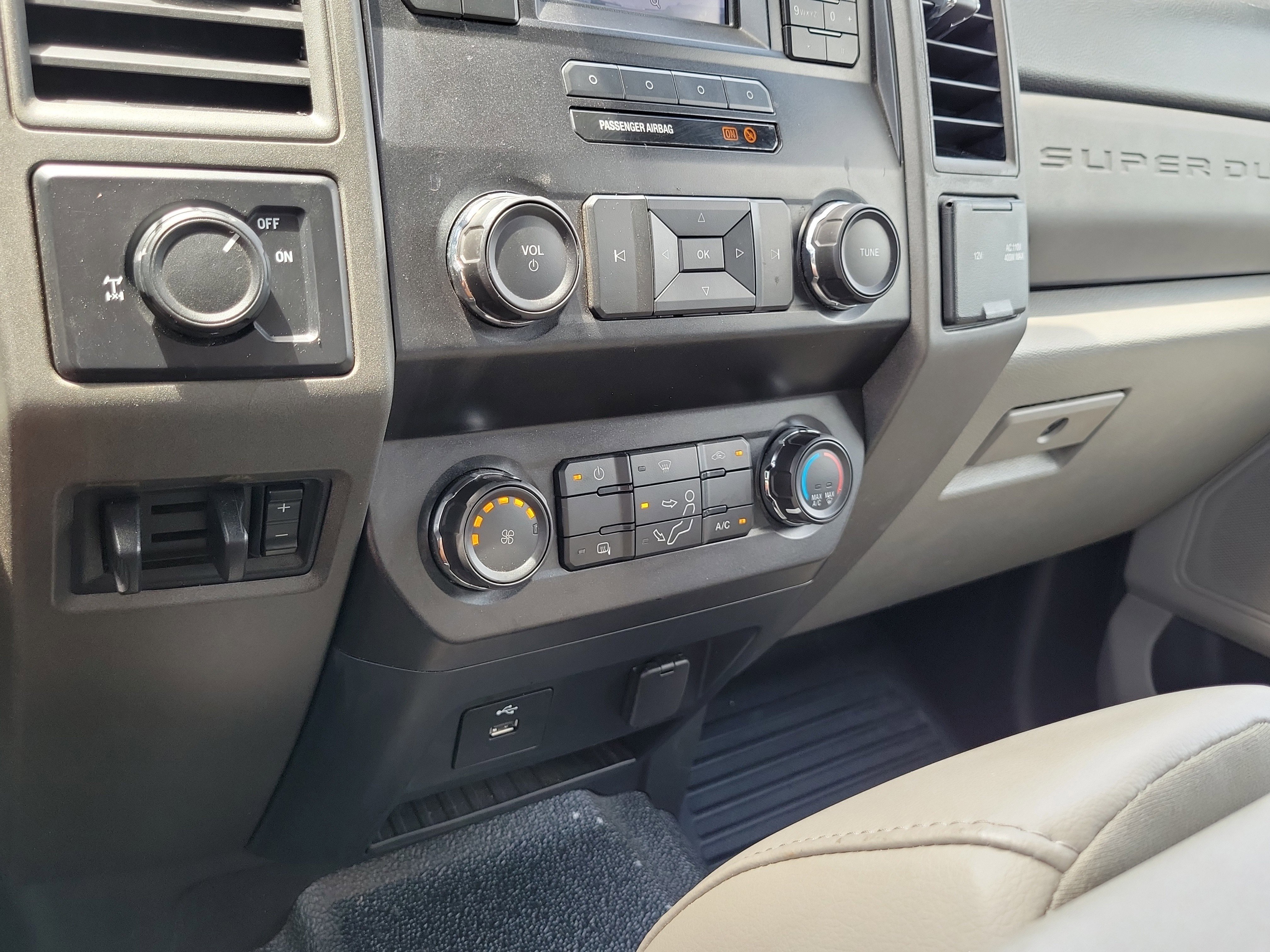 Certified 2019 Ford F250 XL w/ Power Equipment Group RWD image 27