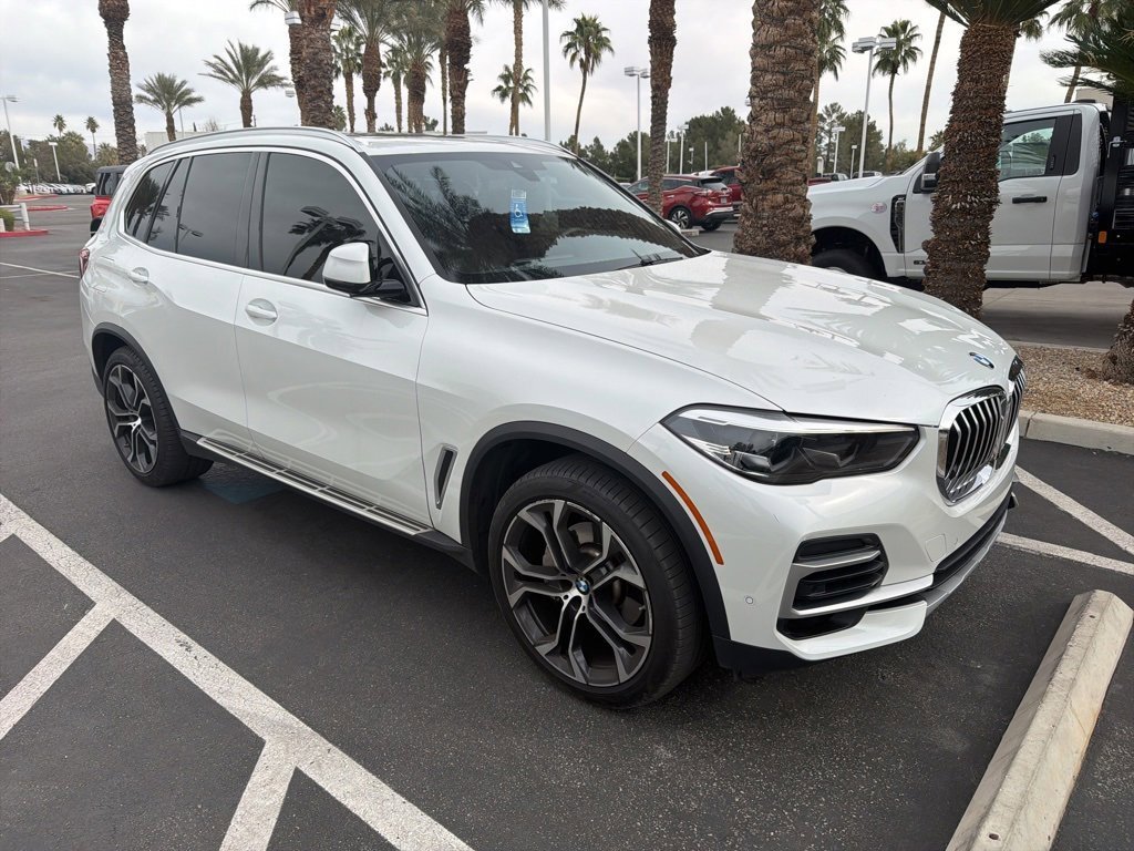 Used 2022 BMW X5 xDrive40i w/ Premium Package image 2