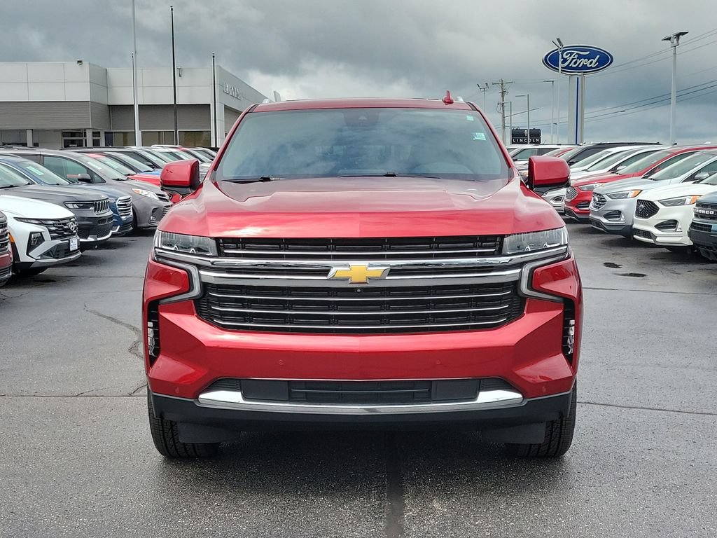 Used 2024 Chevrolet Suburban LT w/ Luxury Package AWD/4WD image 2