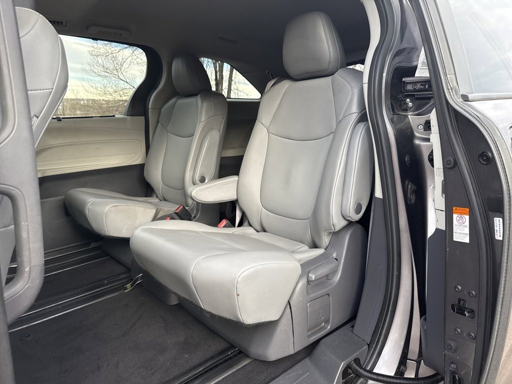 Used 2021 Toyota Sienna XLE image 20