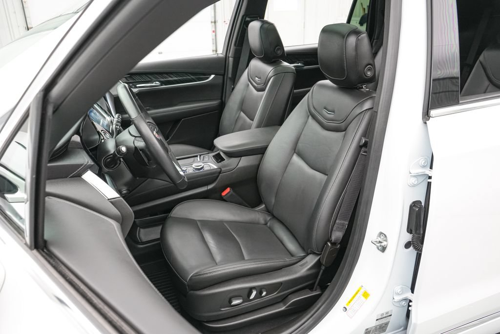 Used 2024 Cadillac XT6 Premium Luxury w/ LPO, Floor Liner Package AWD/4WD image 12