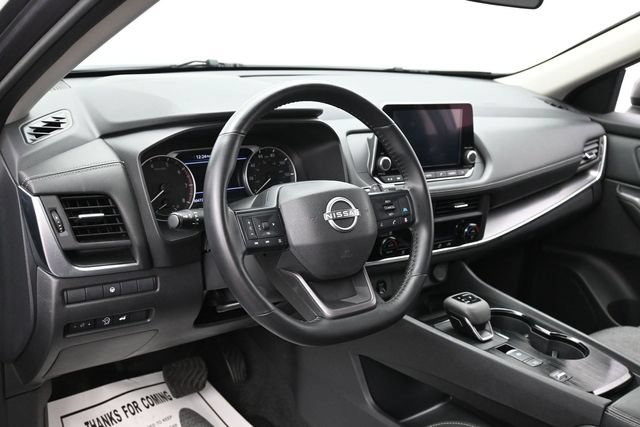 Used 2025 Nissan Rogue SV FWD image 15