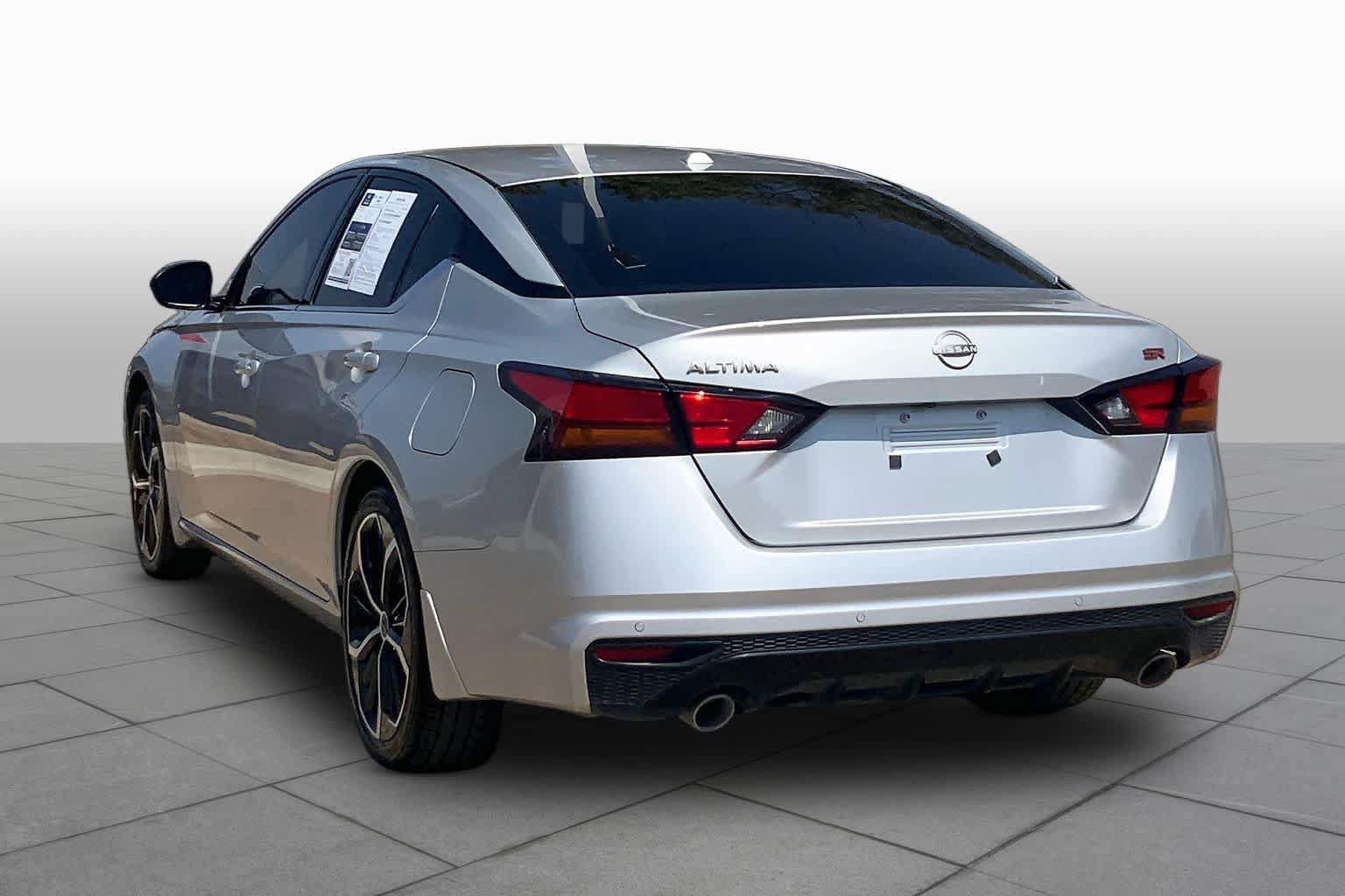 Used 2024 Nissan Altima 2.5 SR w/ SR Premium Package FWD image 12