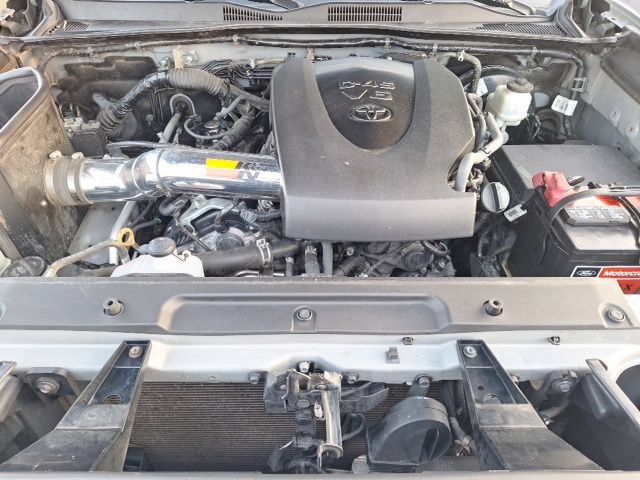 Used 2020 Toyota Tacoma TRD Sport w/ TRD Premium Sport Package AWD/4WD image 9