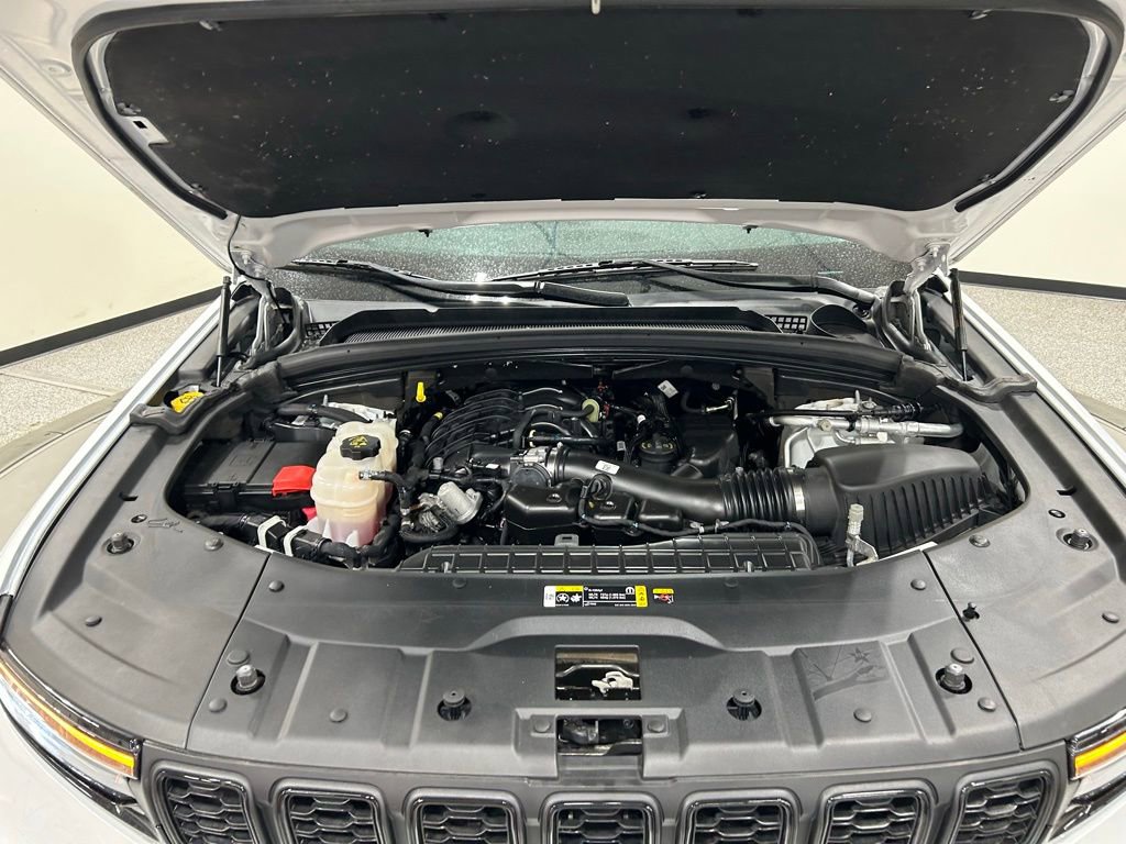 Used 2023 Jeep Grand Cherokee L Laredo AWD/4WD image 29