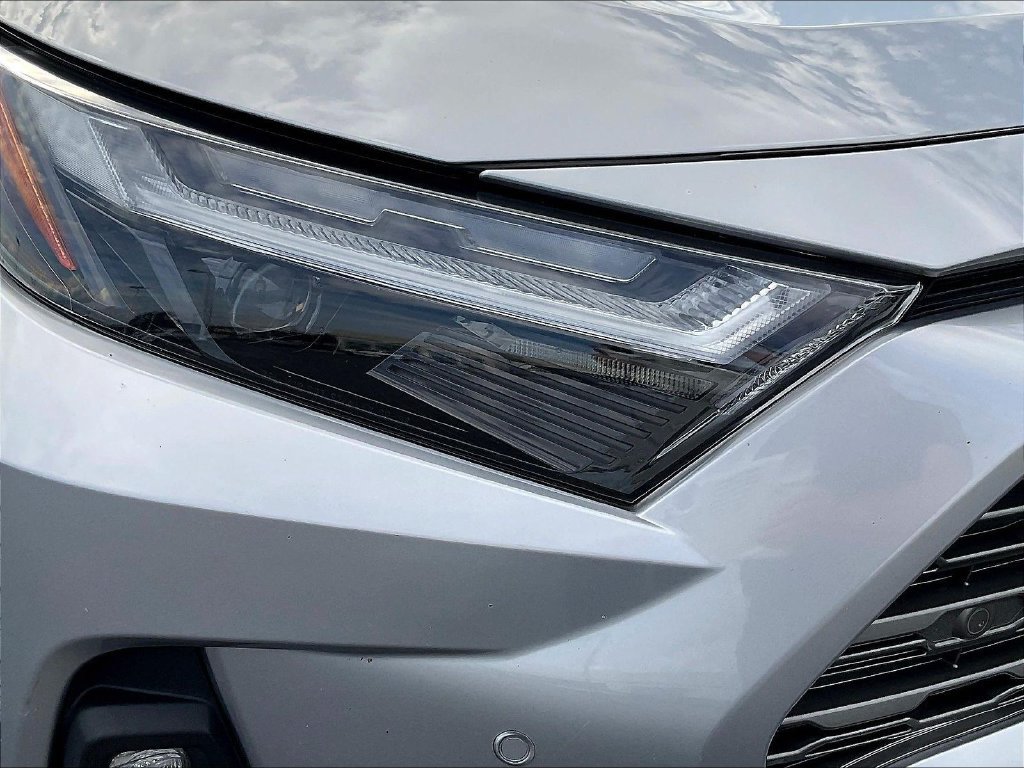 Used 2022 Toyota RAV4 Limited AWD/4WD image 39