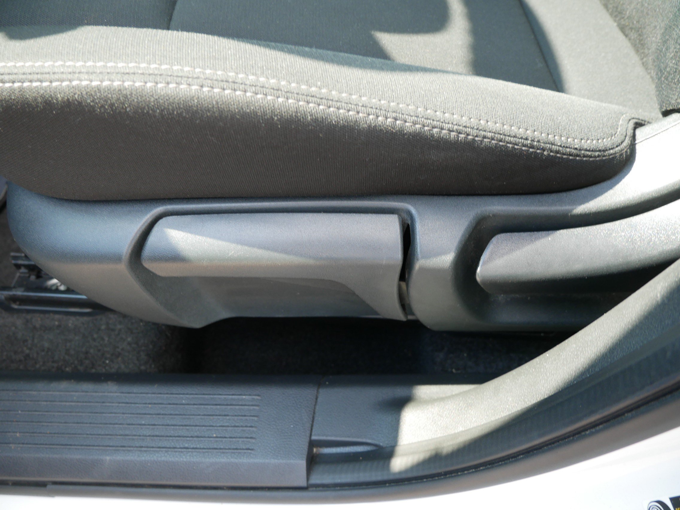 Used 2024 Nissan Rogue S AWD/4WD image 19