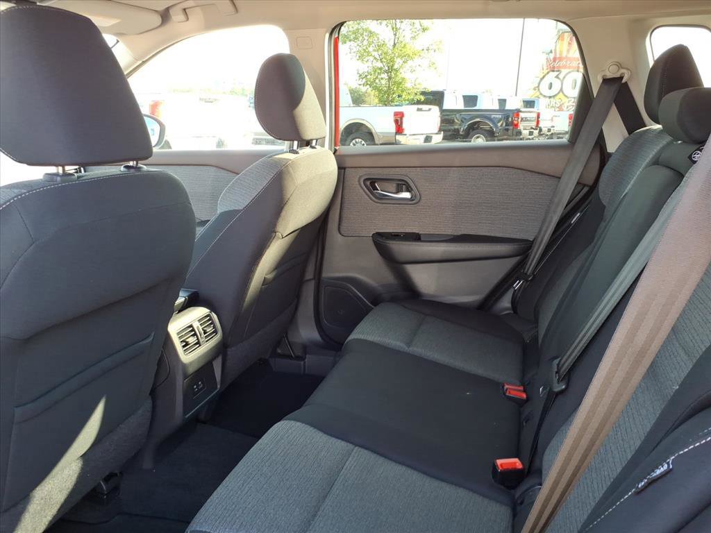 Used 2022 Nissan Rogue SV image 13