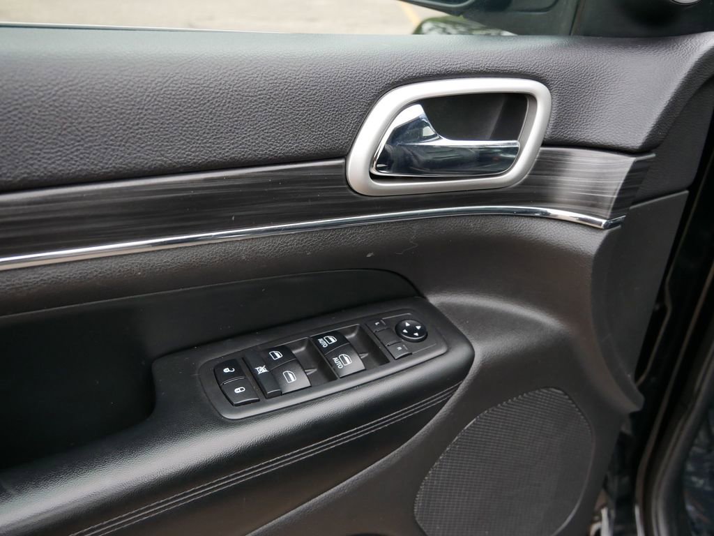 Used 2019 Jeep Grand Cherokee Limited AWD/4WD image 15