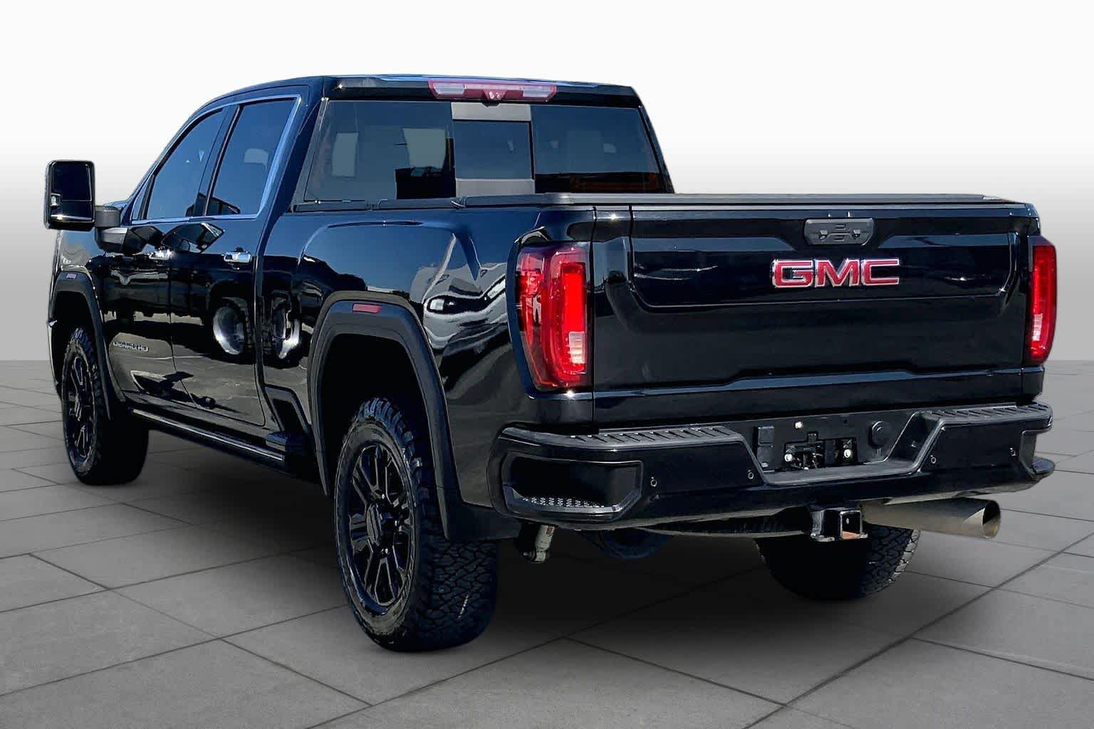 Used 2022 GMC Sierra 2500 Denali w/ Denali Black Diamond Edition AWD/4WD image 12