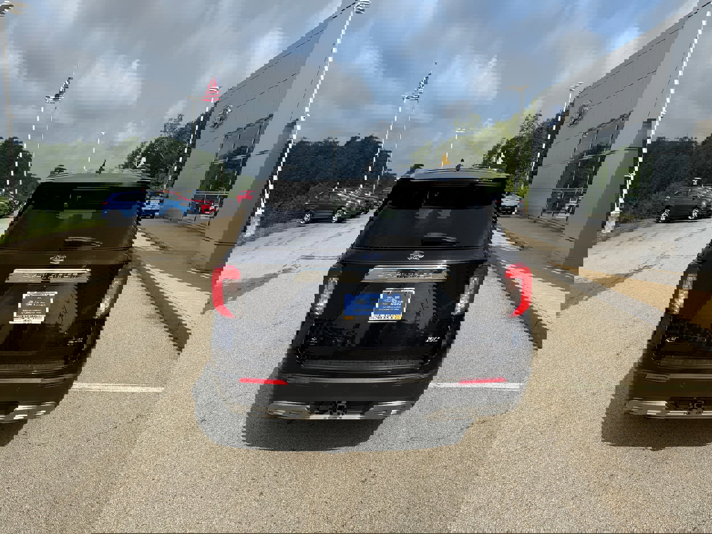 Certified 2023 Ford Explorer XLT w/ Equipment Group 202A image 4