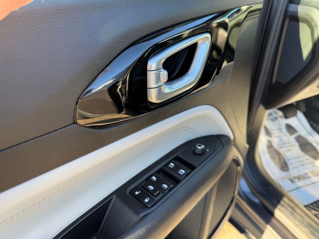 Used 2024 Jeep Compass Limited image 29