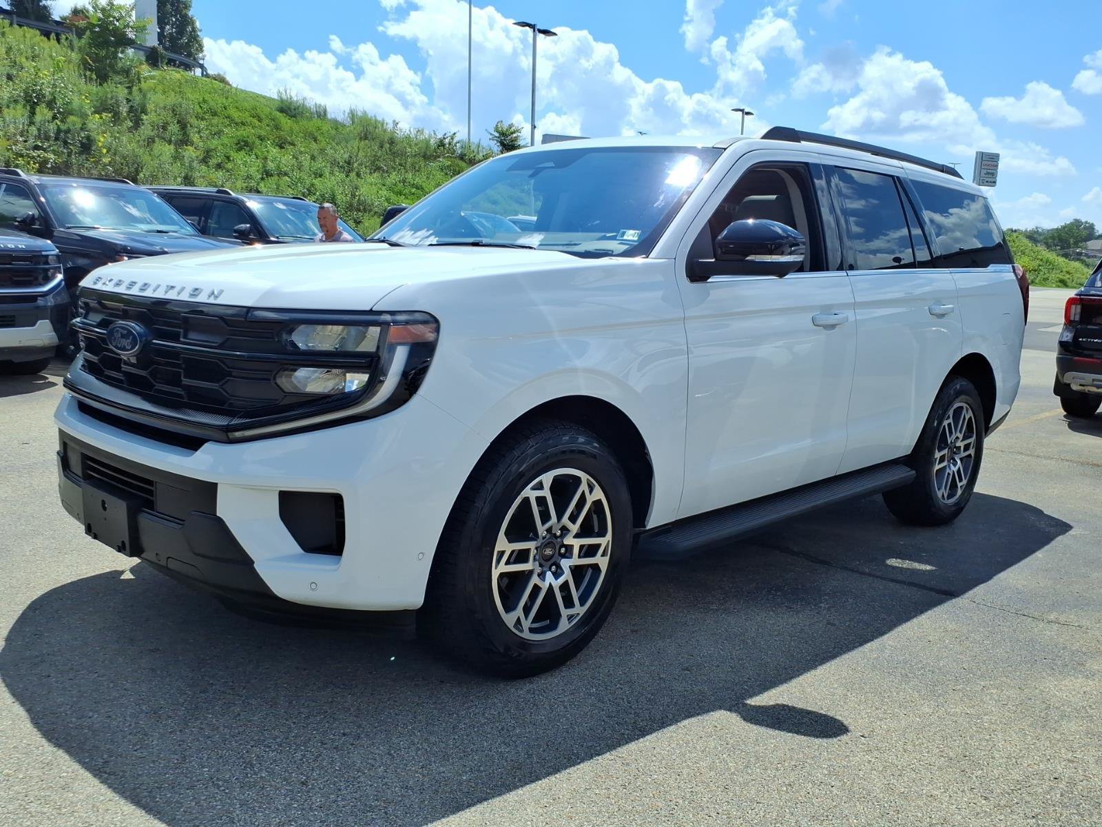Certified 2025 Ford Expedition Active AWD/4WD image 3
