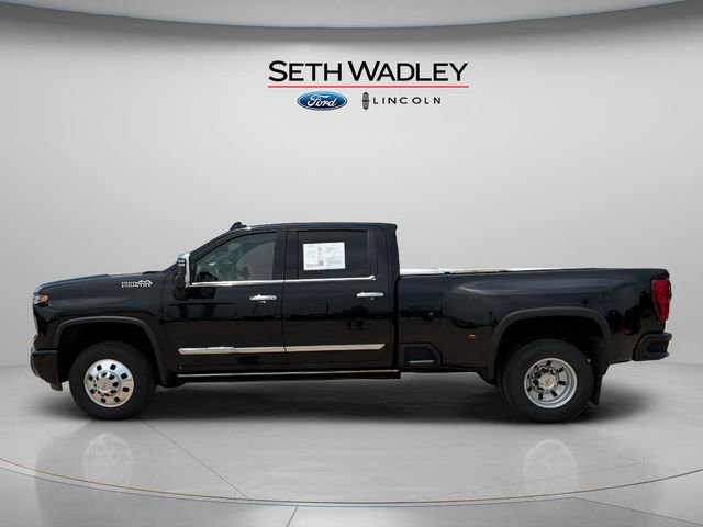 Used 2024 Chevrolet Silverado 3500 High Country w/ High Country Premium Package AWD/4WD image 4
