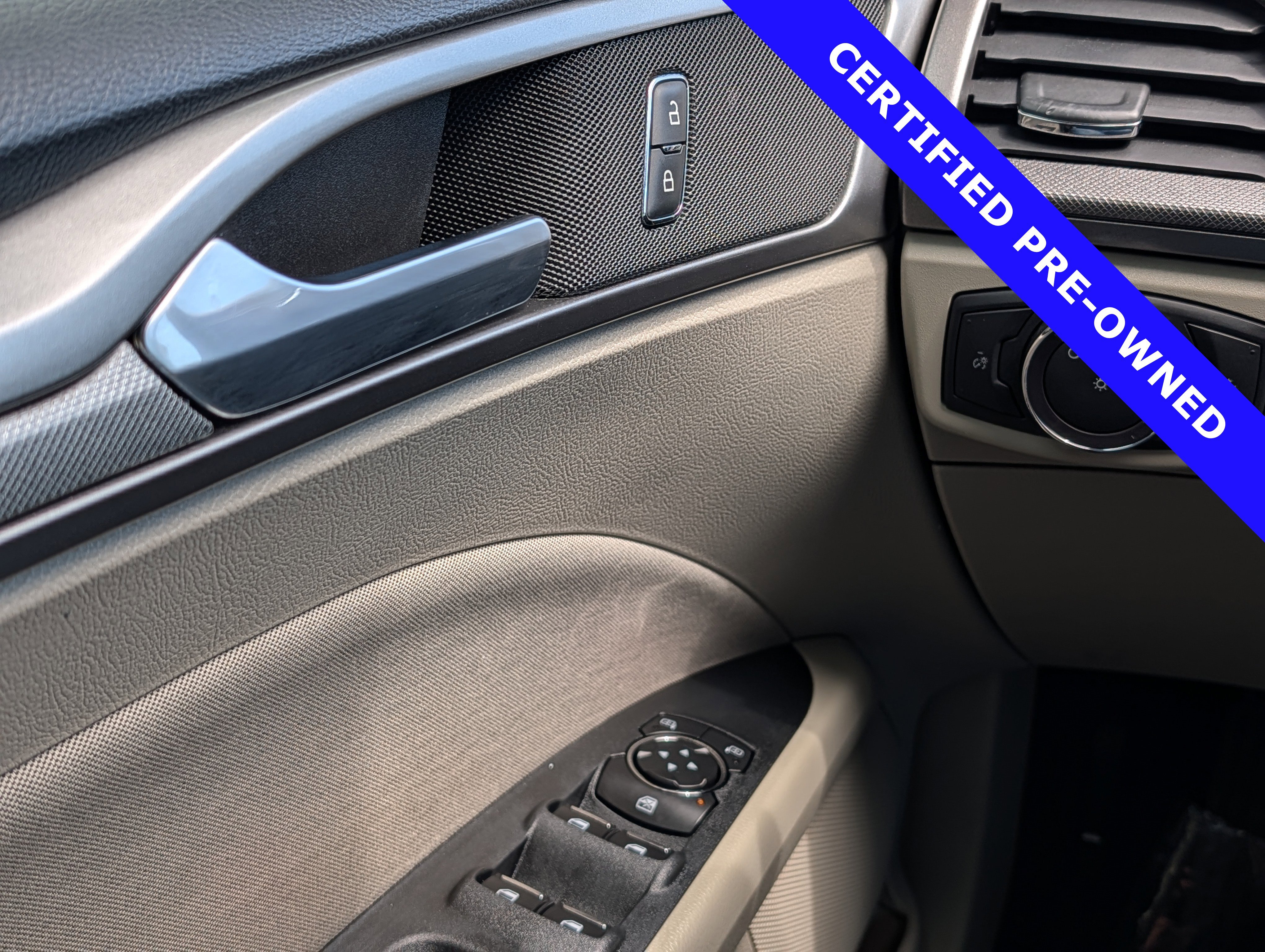 Certified 2018 Ford Fusion SE FWD image 22