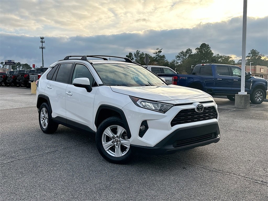 Used 2021 Toyota RAV4 XLE w/ Convenience Package image 5