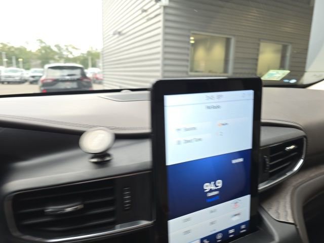 Certified 2020 Ford Explorer Platinum w/ Premium Technology Package image 11