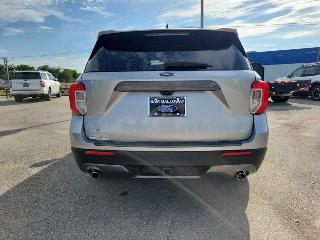 Certified 2022 Ford Explorer XLT w/ Equipment Group 202A RWD image 5