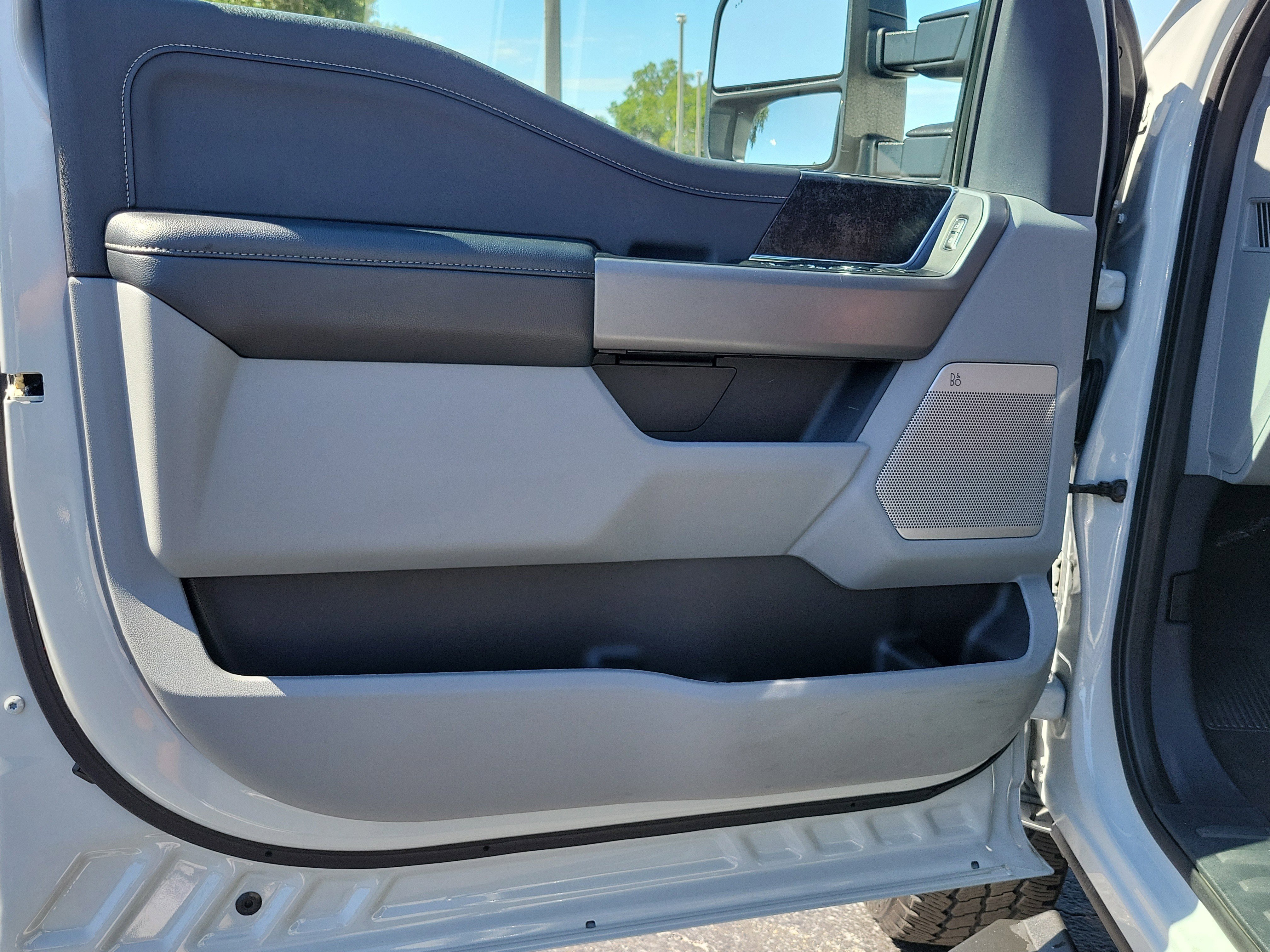 Certified 2025 Ford F250 XLT w/ Black Appearance Package AWD/4WD image 17