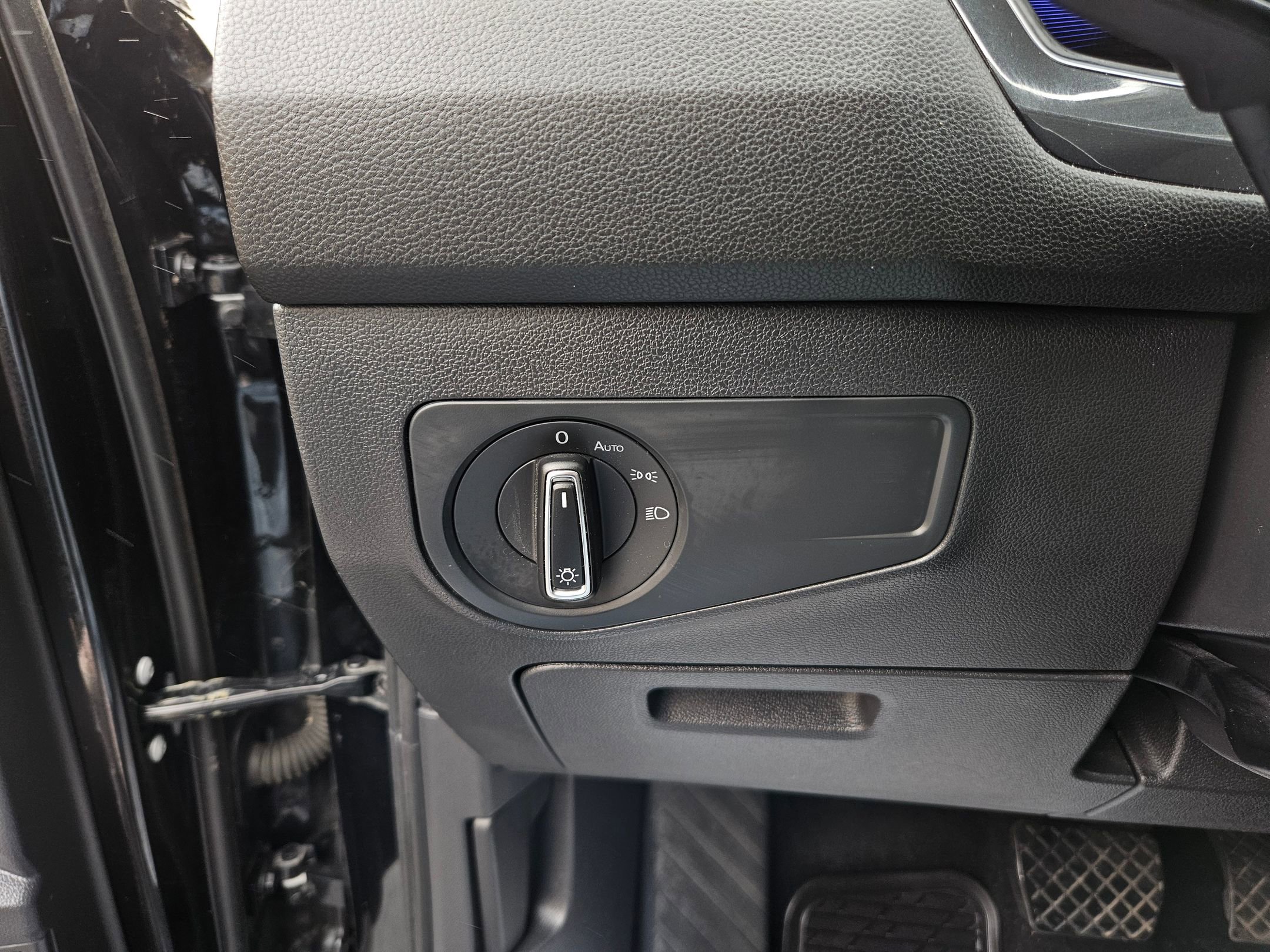 Used 2022 Volkswagen Tiguan SE image 16