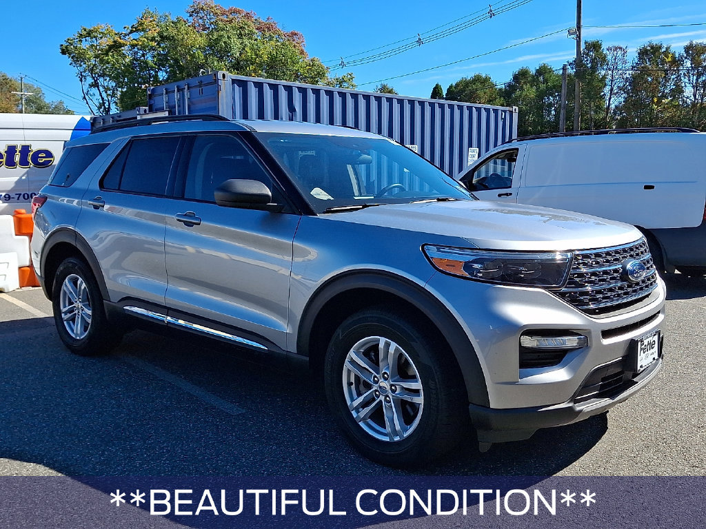 Certified 2023 Ford Explorer XLT w/ Equipment Group 202A AWD/4WD image 3
