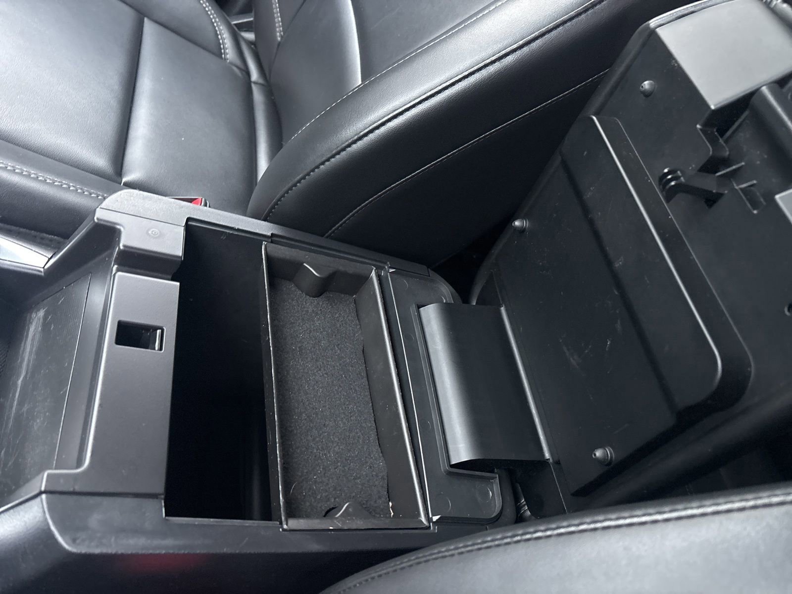 Certified 2021 Ford Explorer XLT w/ Equipment Group 202A image 30