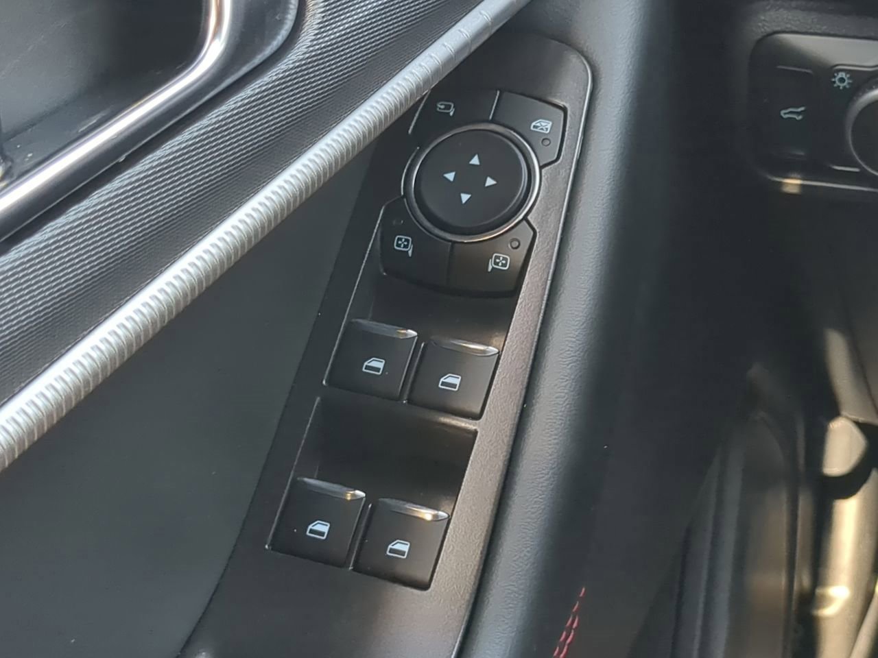 Certified 2025 Ford Explorer ST-Line w/ Premium Package image 23