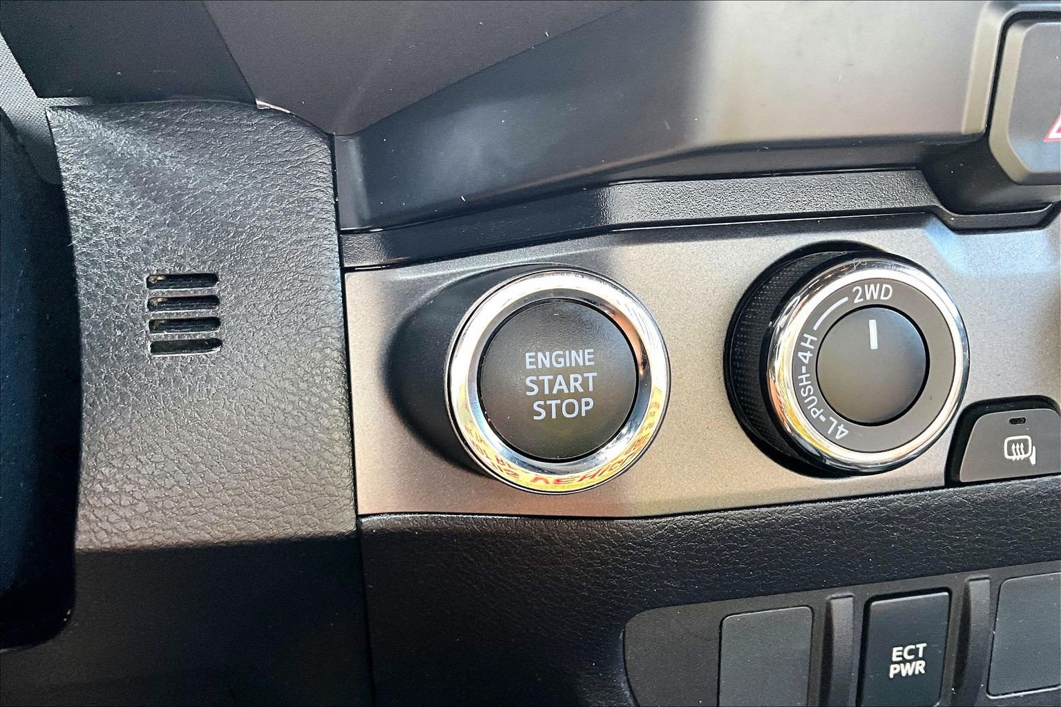 Used 2019 Toyota Tacoma TRD Off-Road AWD/4WD image 16