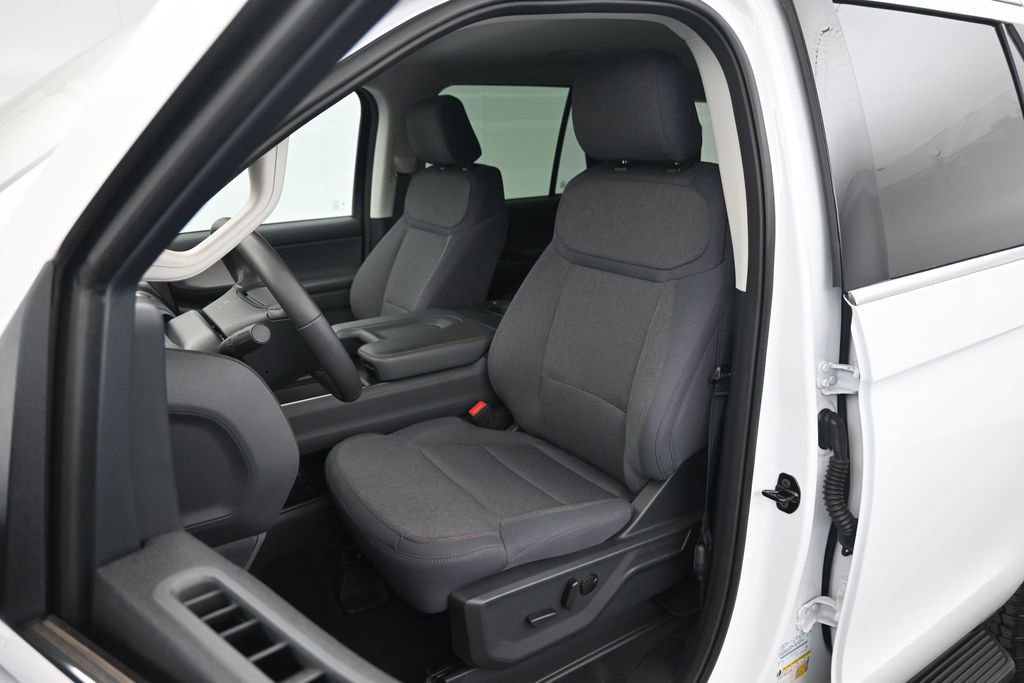 Certified 2025 Ford Expedition Active AWD/4WD image 9