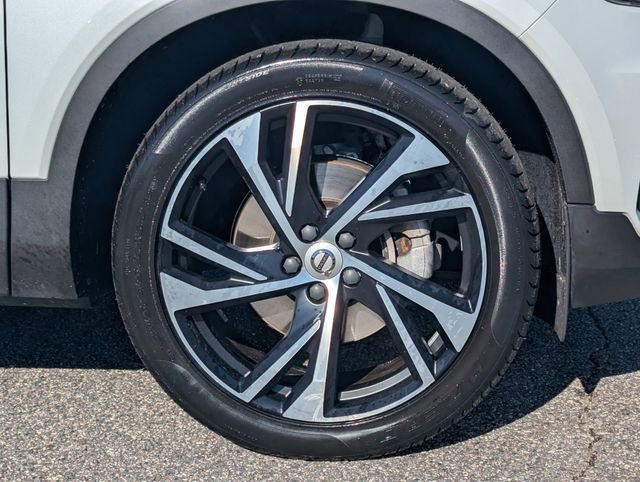 Used 2021 Volvo XC40 T5 R-Design w/ Protection Package Premier image 11