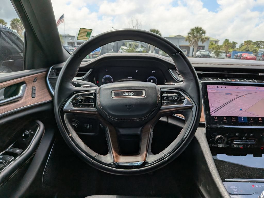 Used 2023 Jeep Grand Cherokee Summit AWD/4WD image 16
