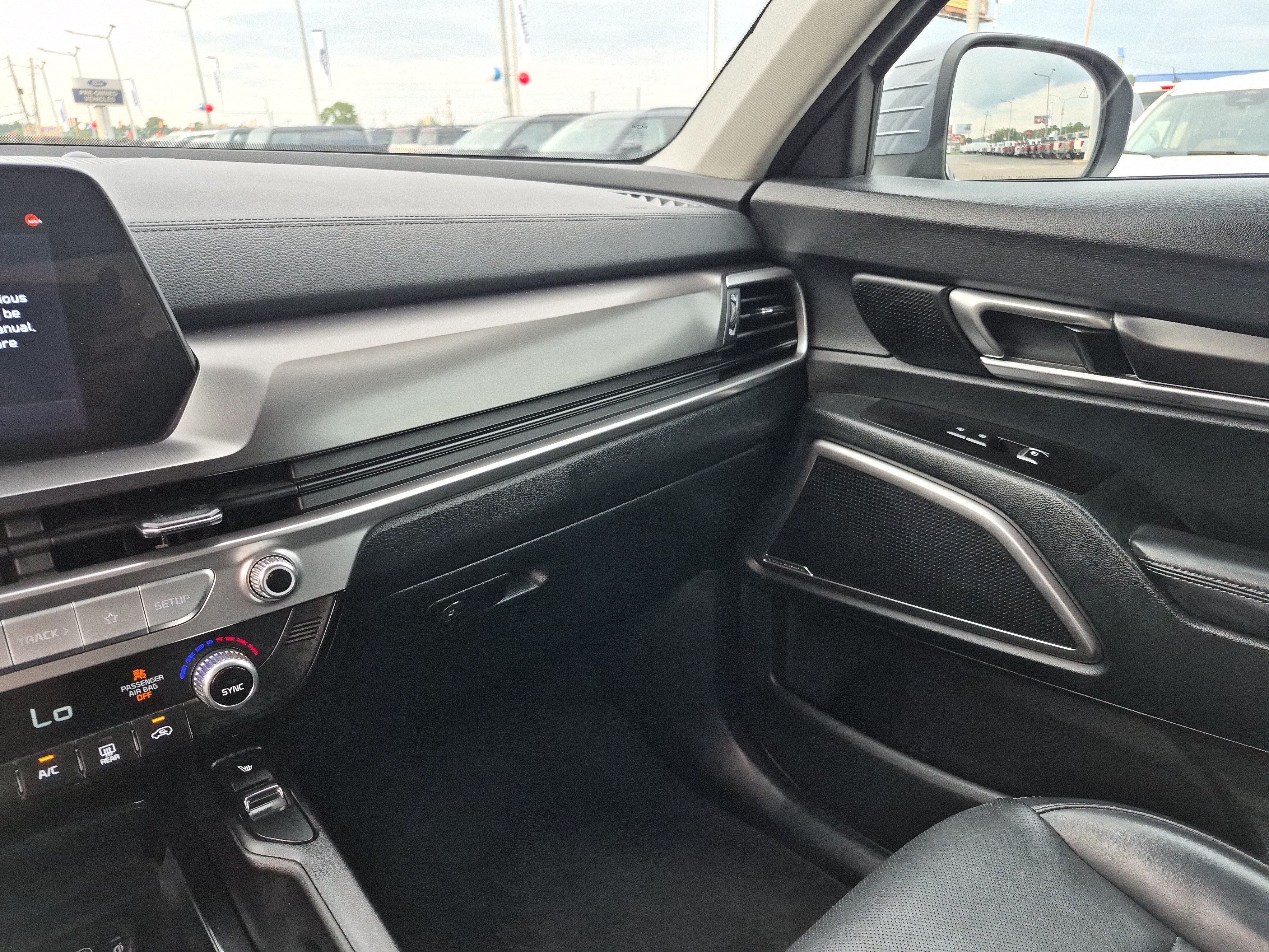 Used 2025 Kia Telluride S FWD image 21