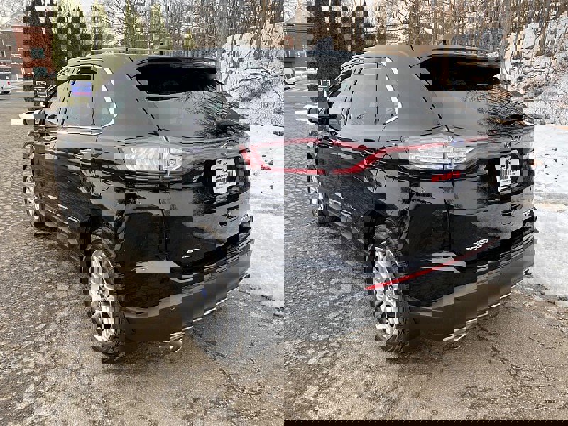 Certified 2018 Ford Edge Titanium w/ Technology Package image 3