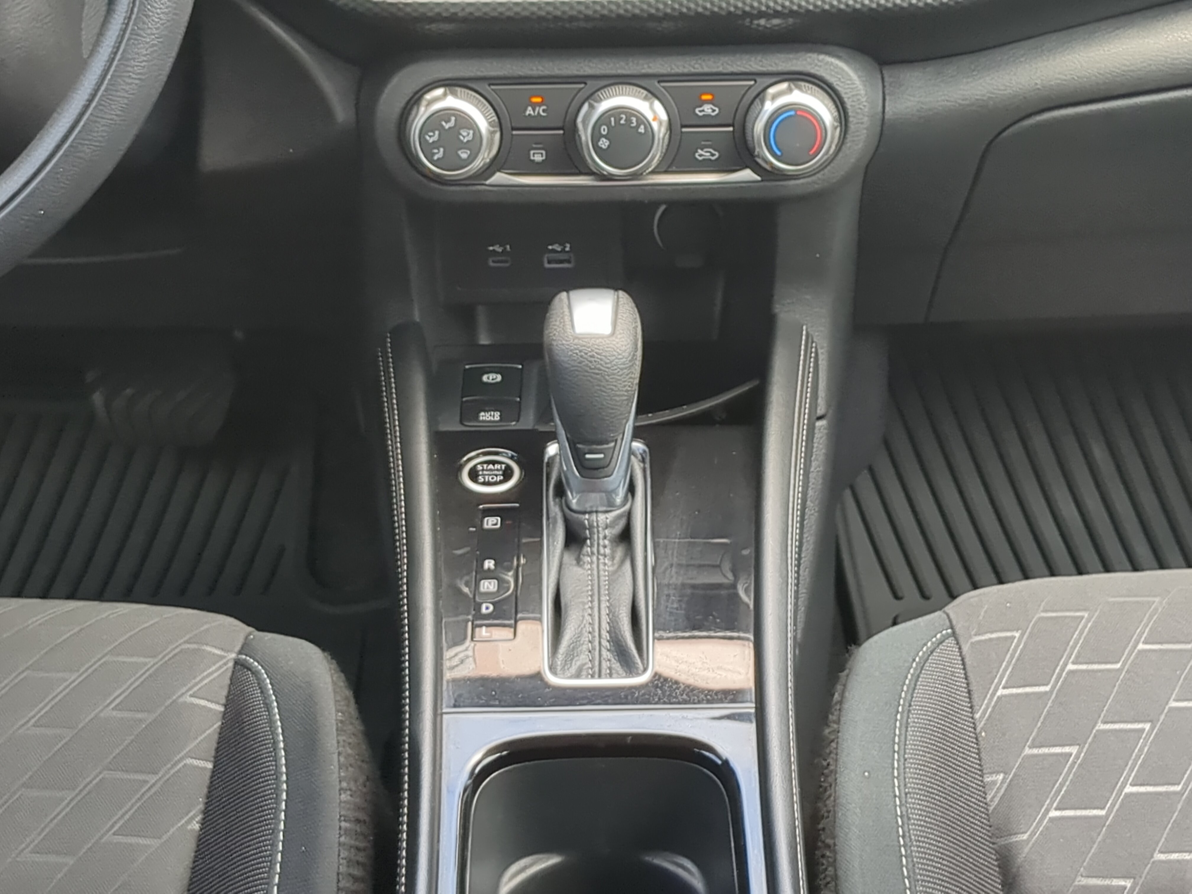 Used 2024 Nissan Kicks SV FWD image 17