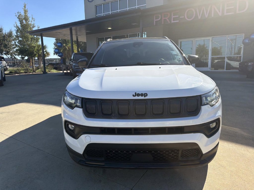 Used 2022 Jeep Compass Latitude w/ Convenience Group AWD/4WD image 3