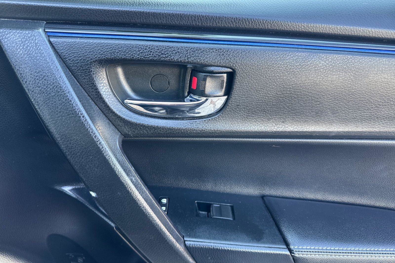 Used 2017 Toyota Corolla SE image 11