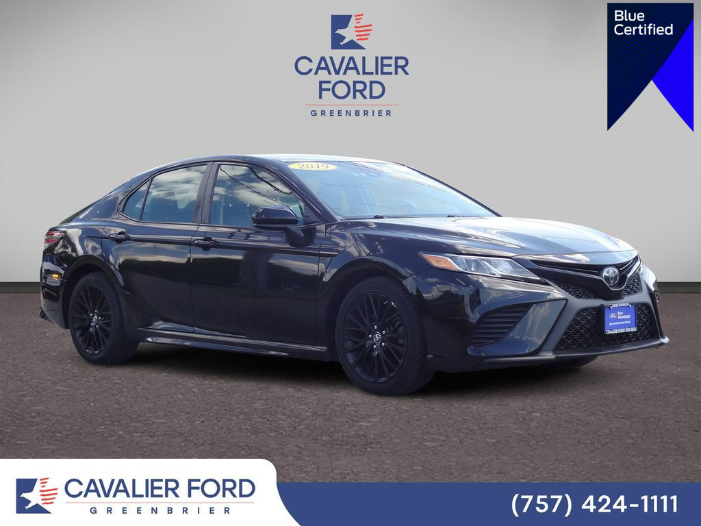 Used 2019 Toyota Camry SE FWD image 1