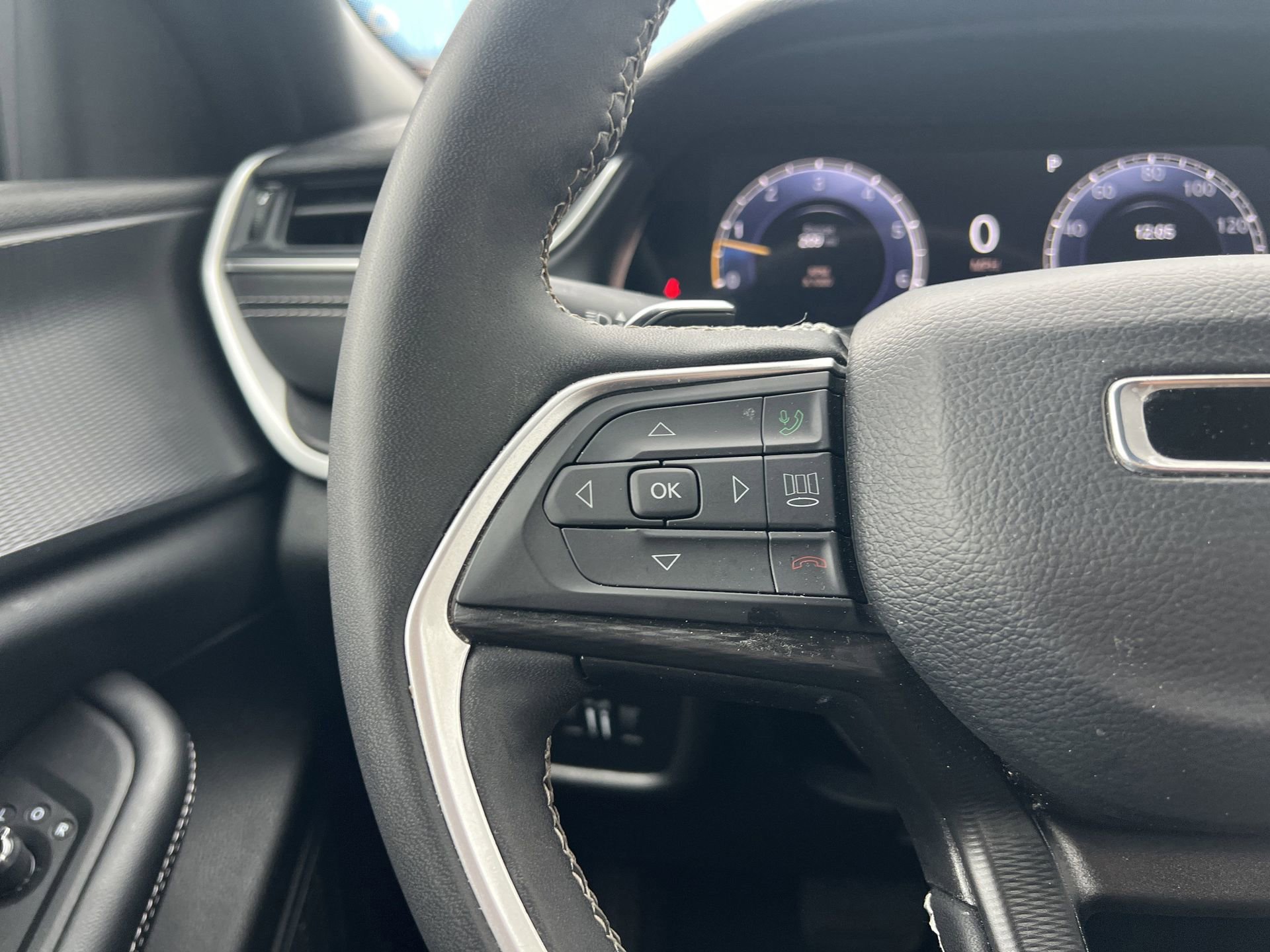 Used 2024 Jeep Grand Cherokee Altitude image 17