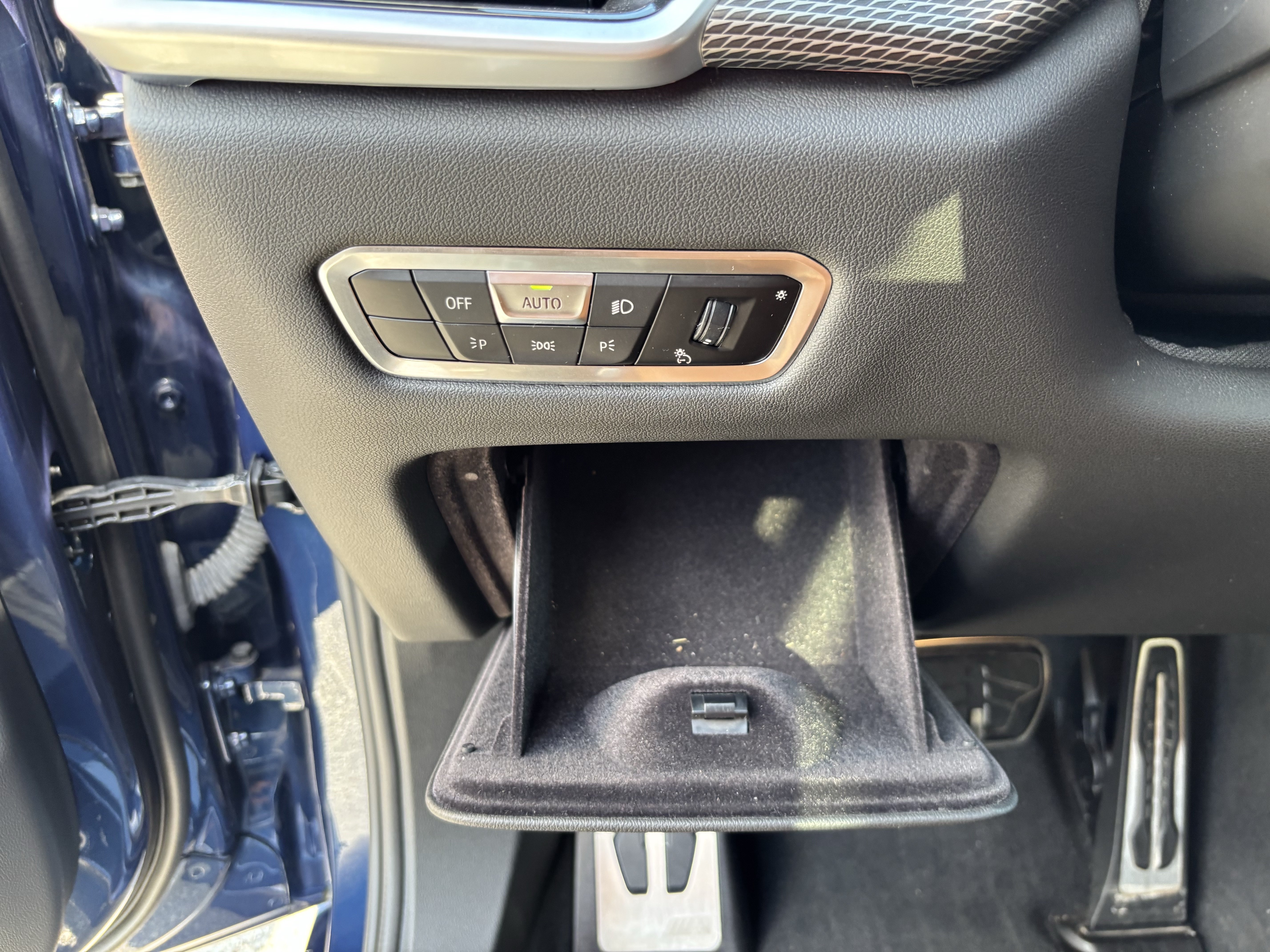 Used 2022 BMW X5 xDrive40i w/ M Sport Package AWD/4WD image 13