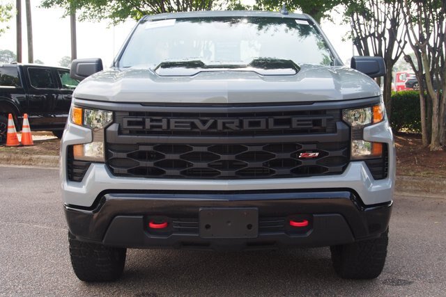 Used 2024 Chevrolet Silverado 1500 Custom Trail Boss w/ LPO, Dark Essentials Package AWD/4WD image 2