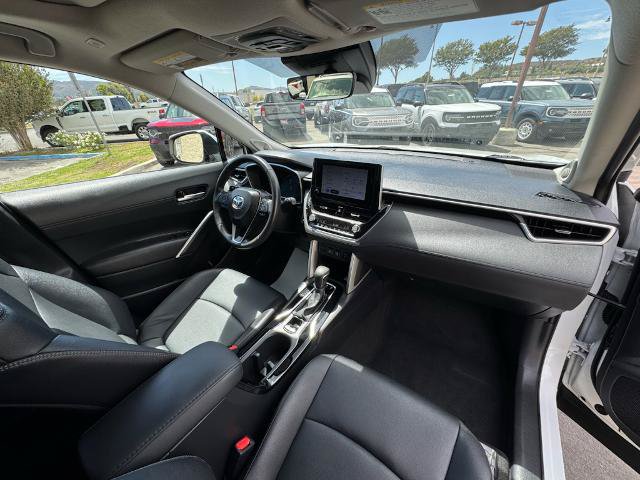 Used 2023 Toyota Corolla Cross XLE w/ Convenience Package FWD image 28