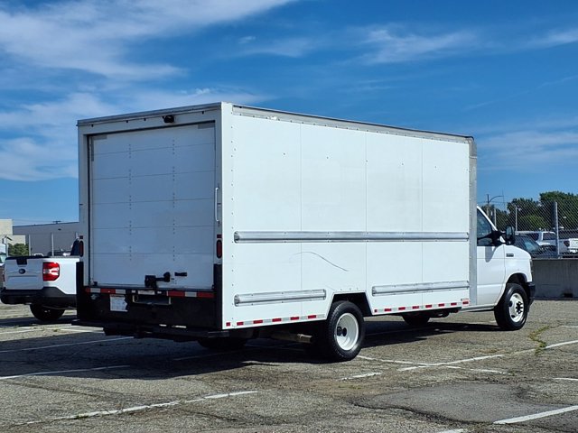 Certified 2022 Ford E-350 and Econoline 350 Super Duty RWD image 32