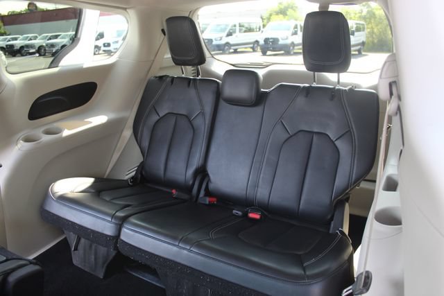 Used 2024 Chrysler Pacifica Touring-L FWD image 31