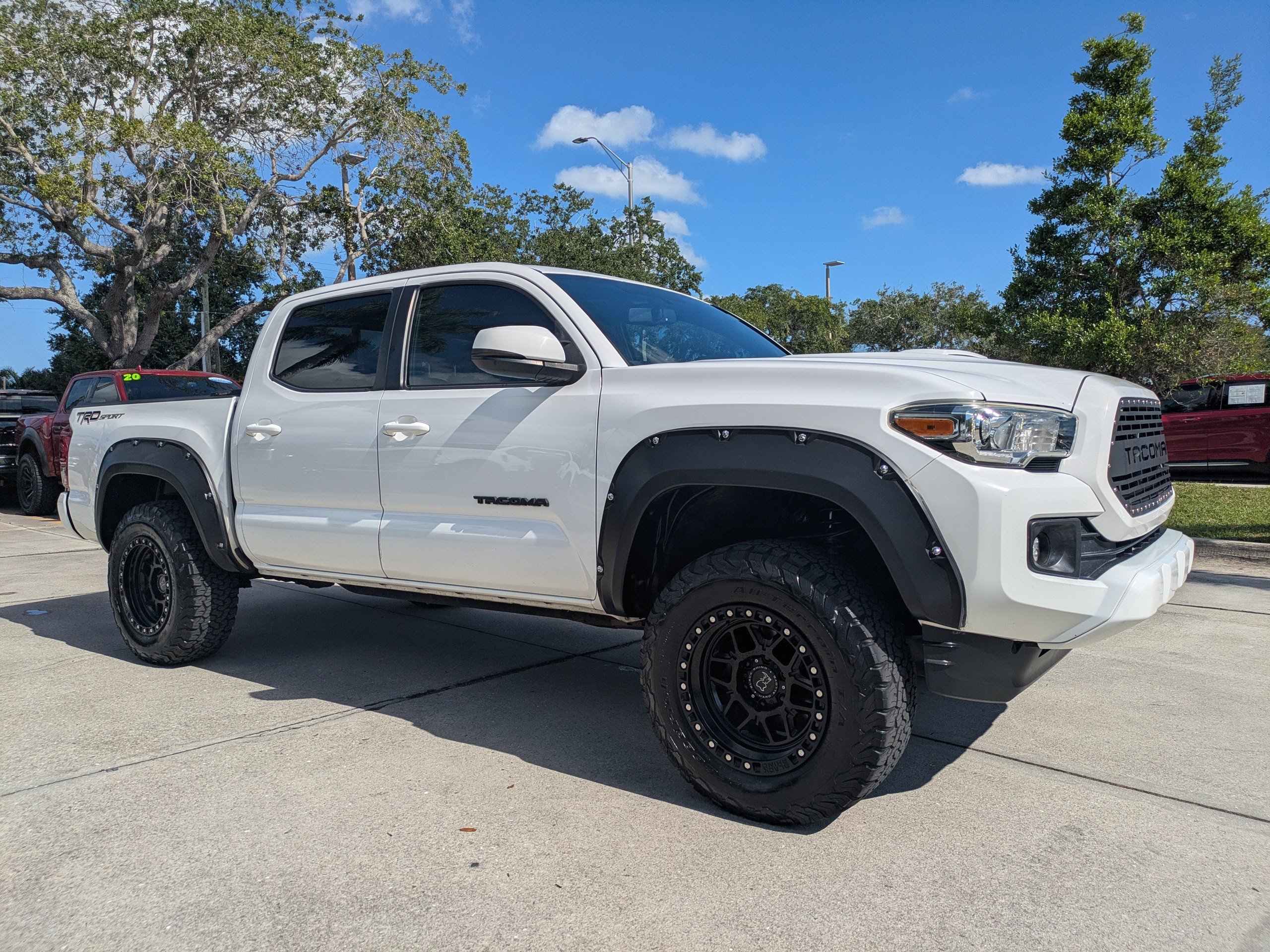 Used 2017 Toyota Tacoma TRD Sport w/ Premium & Technology Package RWD image 2