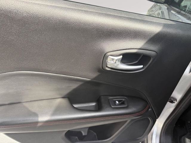 Used 2019 Jeep Compass Trailhawk w/ Cold Weather Group AWD/4WD image 18