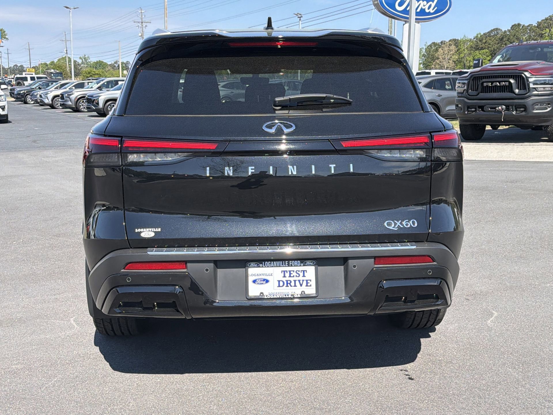 Used 2023 INFINITI QX60 Luxe w/ Cargo Package FWD image 3