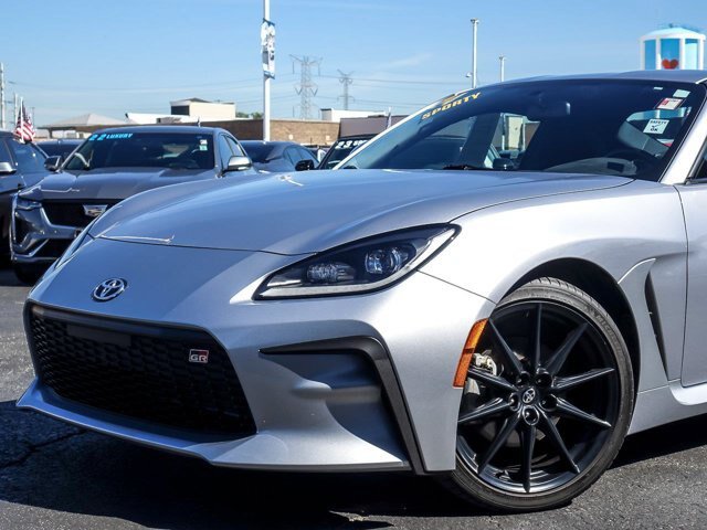 Used 2024 Toyota GR86 Premium RWD image 3