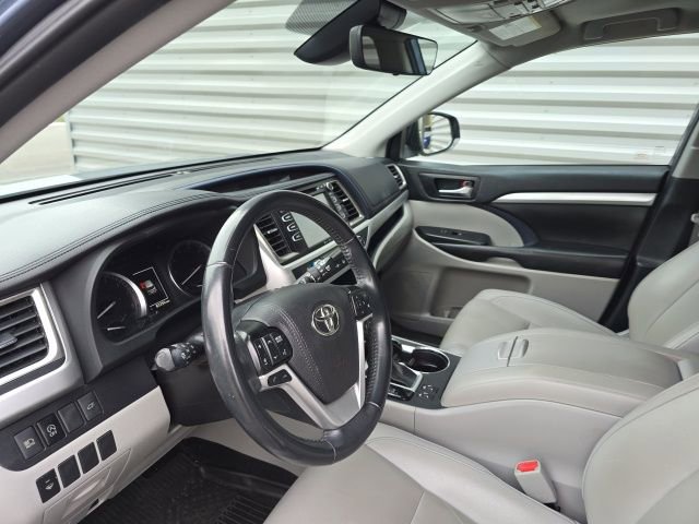 Used 2019 Toyota Highlander XLE image 7