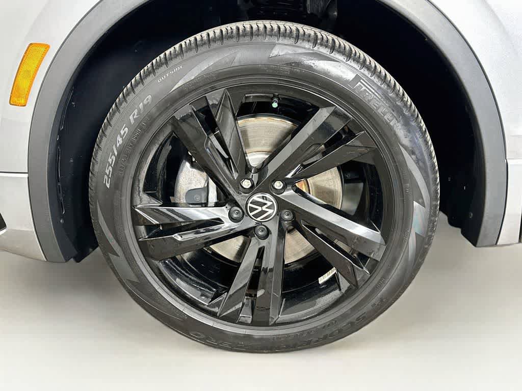 Used 2023 Volkswagen Tiguan SE R-Line FWD image 8