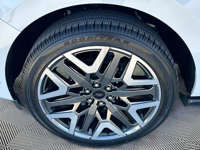 Certified 2025 Ford Expedition Max Platinum w/ Platinum Ultimate Package AWD/4WD image 31